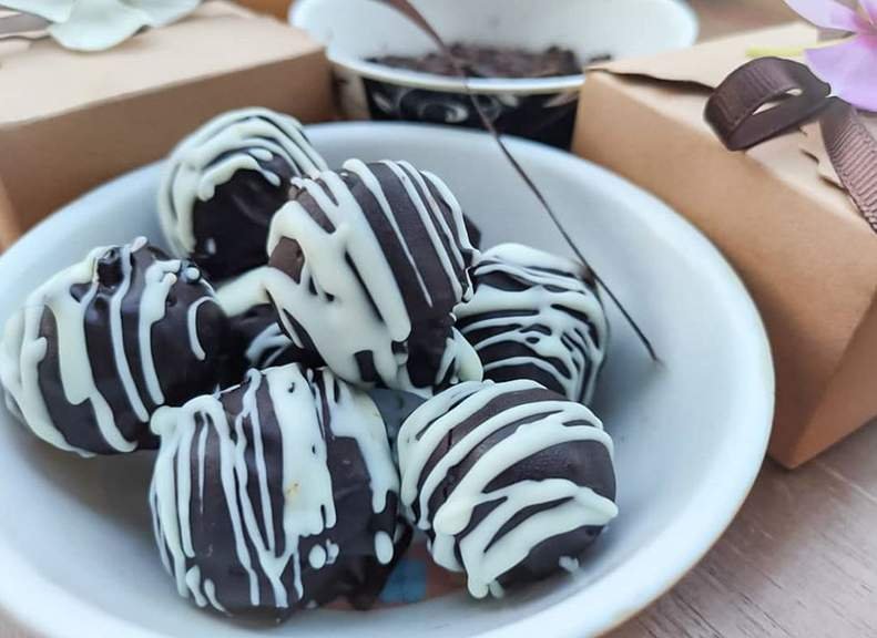 Call Bountyliciousindia To Get Artisanal Handcrafted Chocolates & More