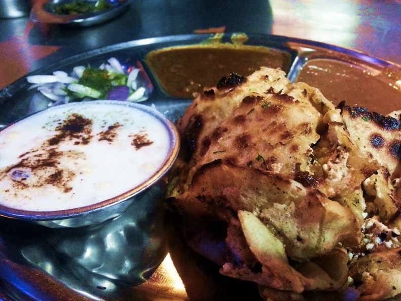 top 10 delicious street food places gurgaon dilli-light-chur-chur-naan-gurgaon
